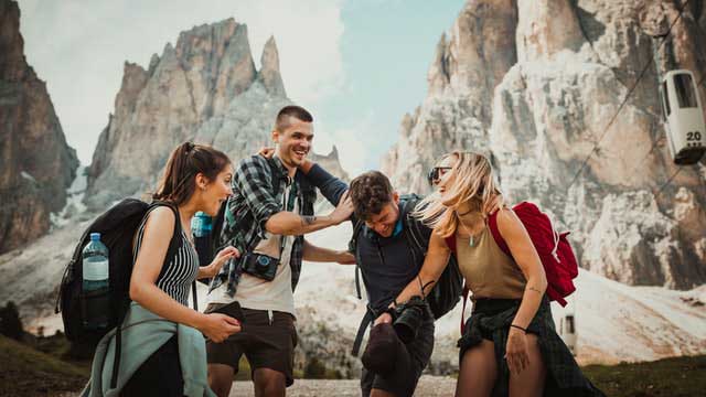 Travel Dating: Meet Other Singles While Exploring the World